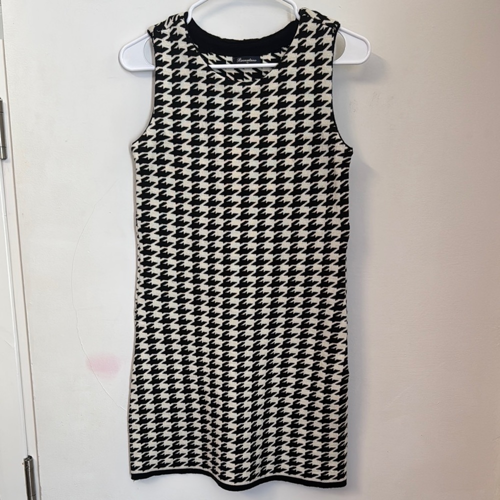 Black and White Sleeveless Sheath Midi Dress